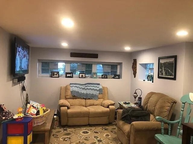 Building Photo - 5106 W Sunnyside Ave