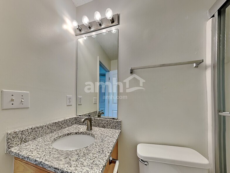 Building Photo - 6527 Forest Cross Dr