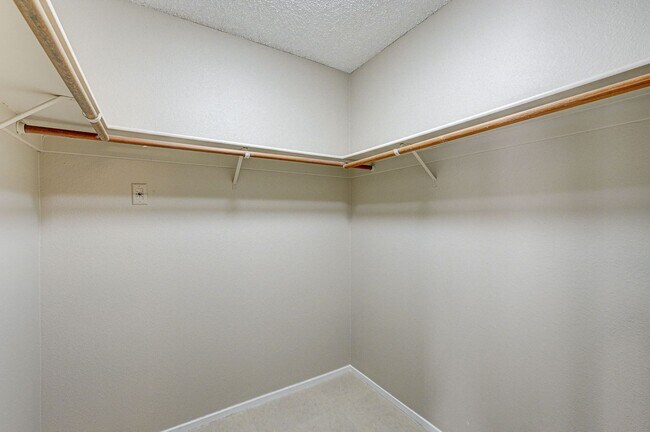 Building Photo - 3 bedroom single story in Henderson!