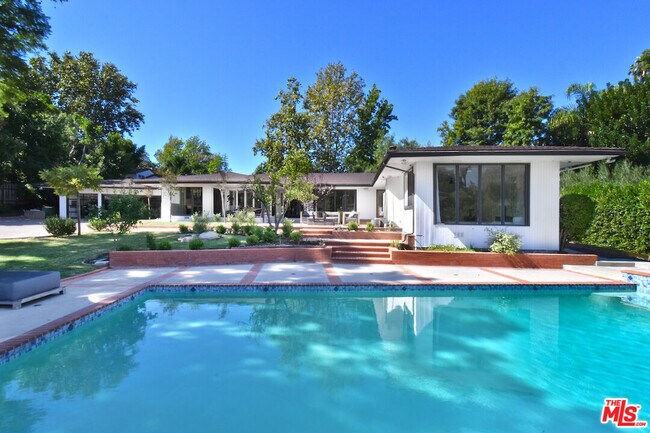 Building Photo - 4678 White Oak Ave