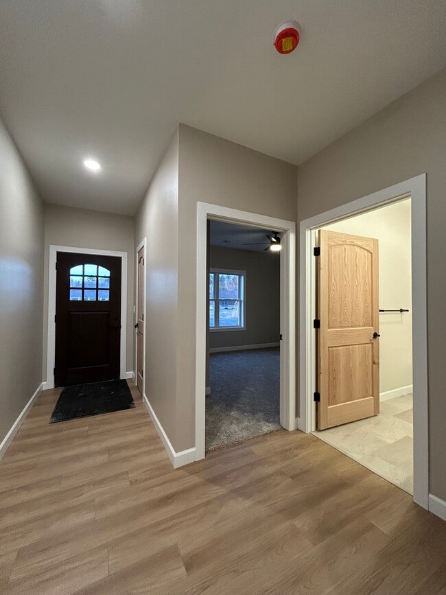 Building Photo - 1112 Reserve St N