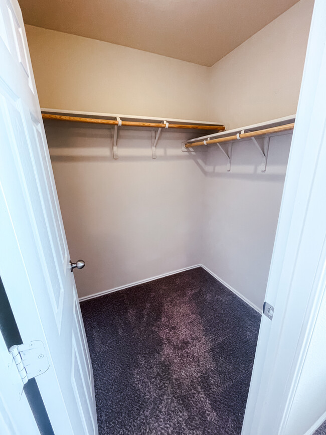 2nd Room Closet - 4904 Bridgewood Dr