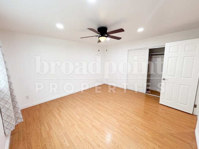 Building Photo - 581 Glenheather Dr