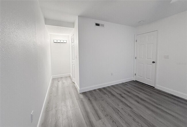 Building Photo - 776 116th Ave N