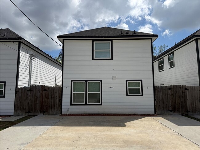 Building Photo - 6610 Haight St