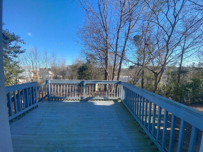 Building Photo - Great Location with a River View!