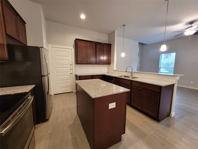 Building Photo - 210 Oakcrest Rd