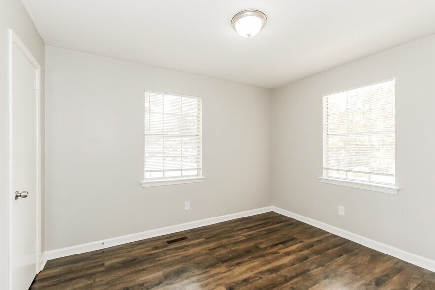 Building Photo - 129 Hickory St
