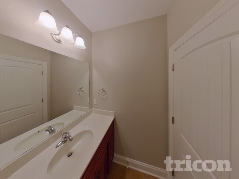Building Photo - 1306 Crescent Ridge Drive