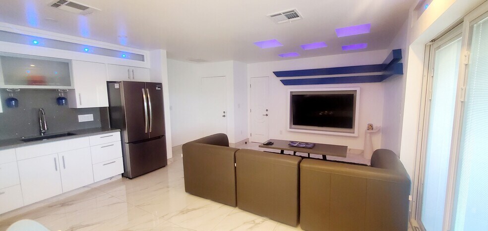 Building Photo - 467 S Calle El Segundo