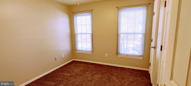 Building Photo - 902 Cedar Crest Ct