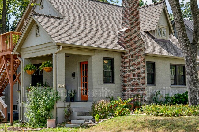 Building Photo - 2529 Ashwood Ave