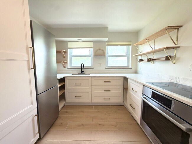 Building Photo - 4525 Ellman Ave