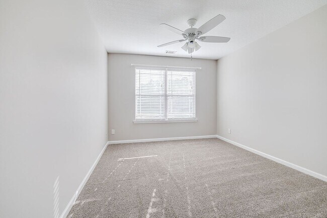 Building Photo - Spacious 4BR Townhome with Elevator in the Heart of Pooler