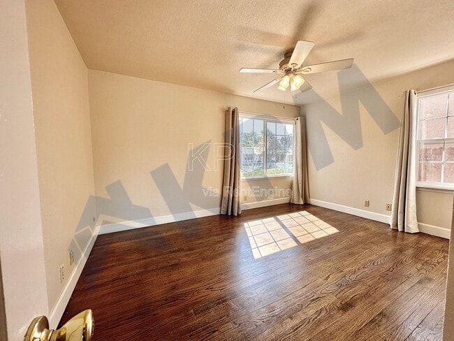 Building Photo - 41 W McKenzie Ave