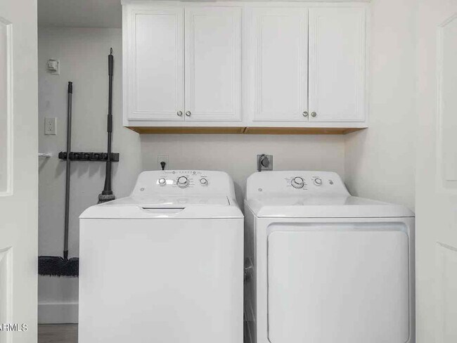 Building Photo - 6583 N 79th Pl