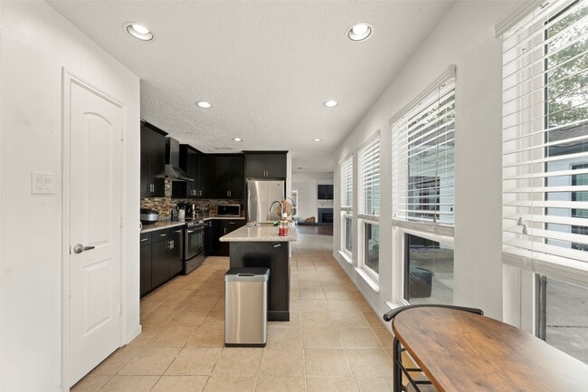 Building Photo - 1538 Beaconshire