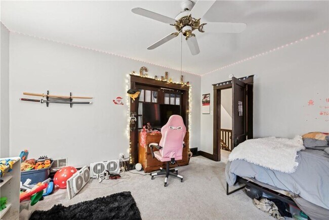 Building Photo - Bright and Roomy 6-Bedroom in McKees Rocks with Garage