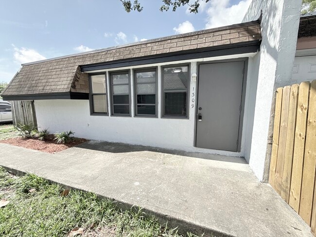 Building Photo - 1309 NW 8th Ave