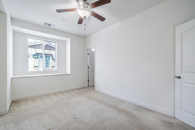 Building Photo - 6704 S Mariposa Ln