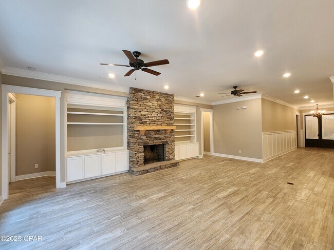 Building Photo - 3816 Mariner Dr