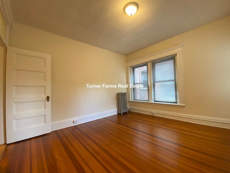 Building Photo - 1382A Beacon St