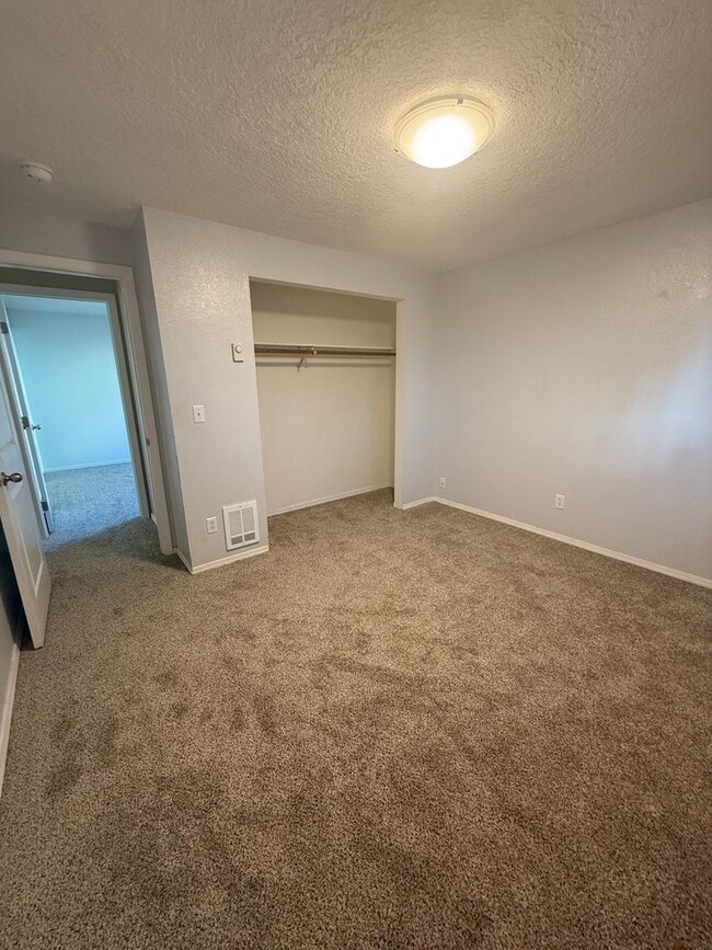 Building Photo - Updated 3+ Bedroom 2 Bath House with Large...