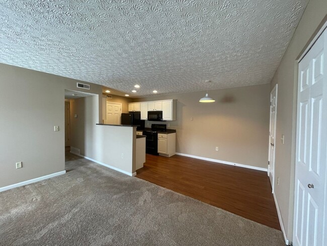 Building Photo - 5558 Garden Ridge