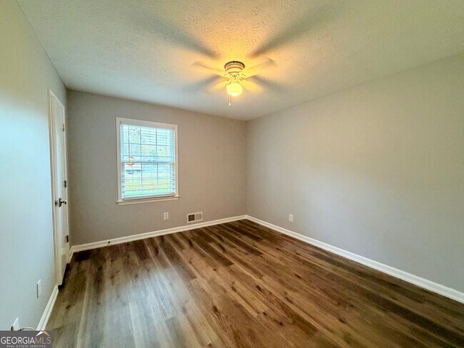 Building Photo - 315 Hardscrabble Rd