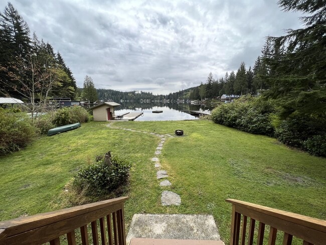 Building Photo - 31 SW Lake Roesiger Rd