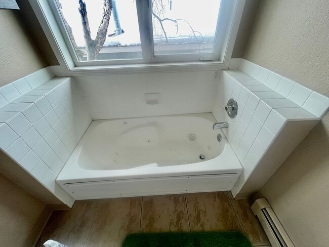 Building Photo - 329 E 14th Ave