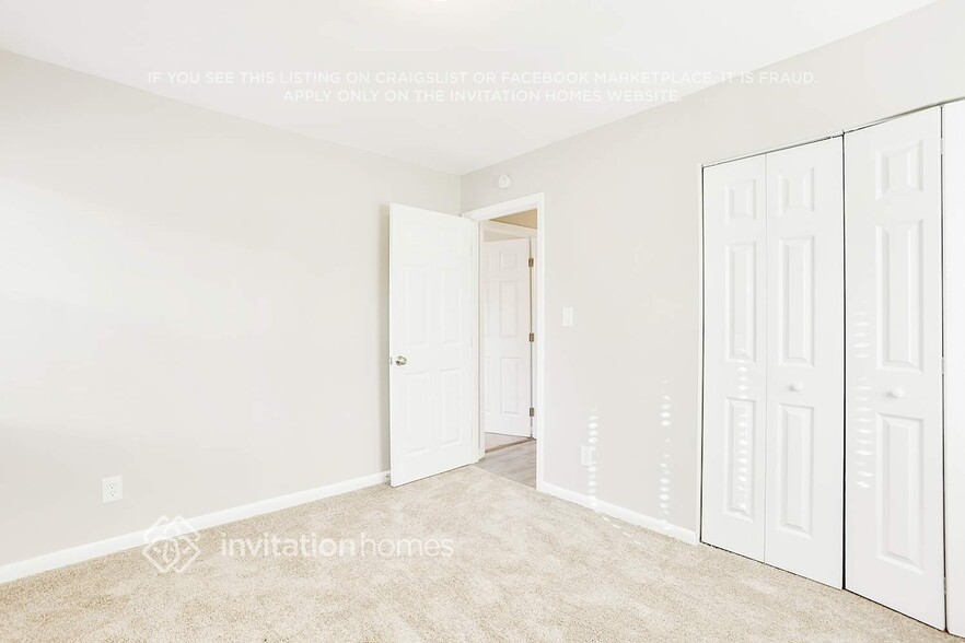 Building Photo - 2355 Collier Dr