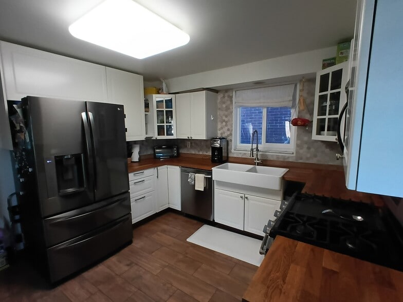 Building Photo - 1704 Monongahela Ave