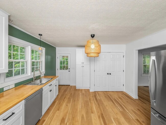 Building Photo - 117 Lockman Dr