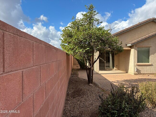 Building Photo - 8011 S 70th Dr