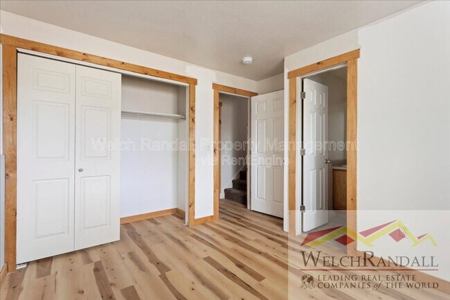 Building Photo - 1213 N Orchard Ave