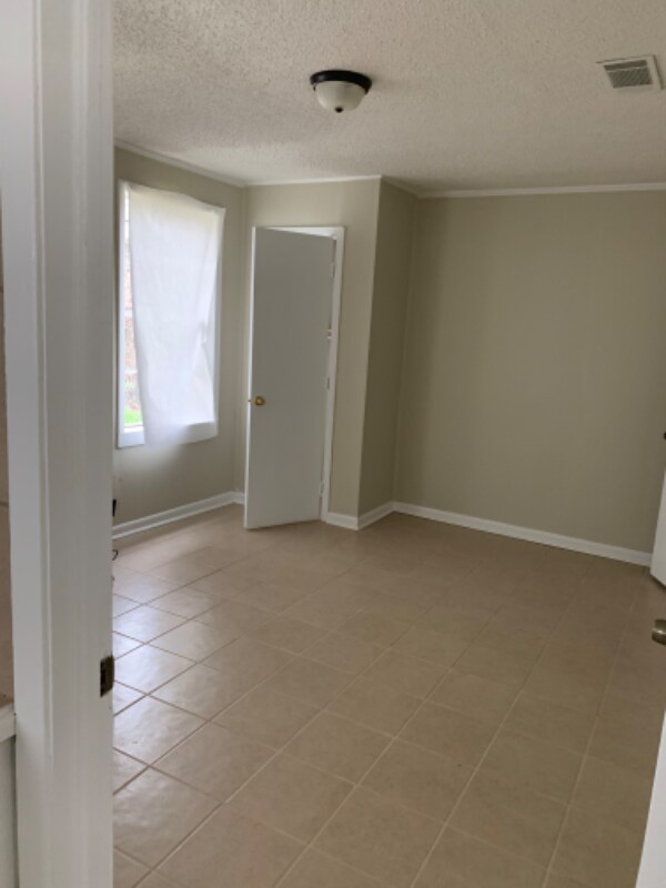 Building Photo - 4242 Monroe Ave