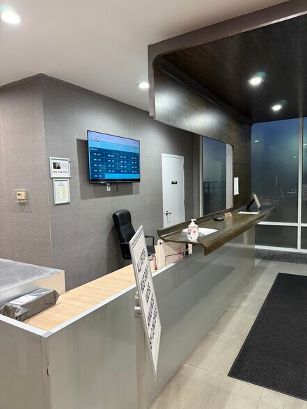 Building Photo - 600 12th St