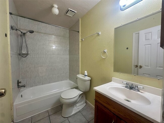 Building Photo - 5144 Beaverhill Dr
