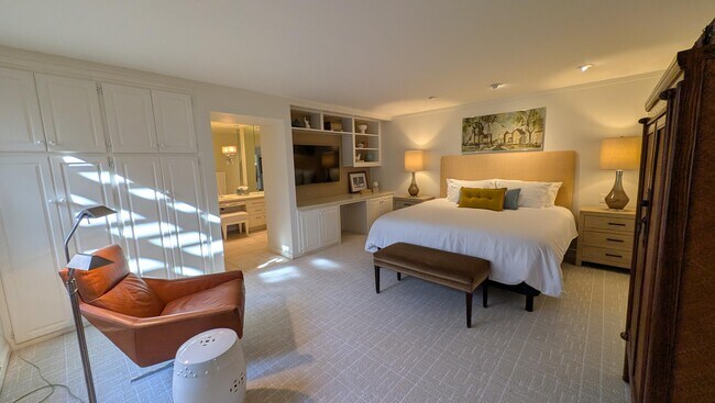 Building Photo - 40480 Vía Entrada