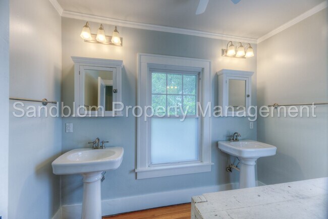 Building Photo - For Lease | TU | 5 Bed + 3 Bath | $2500 Rent