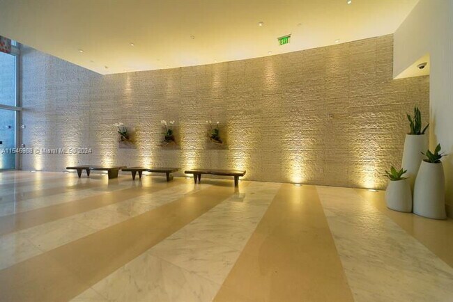 Building Photo - 200 Biscayne Blvd Way