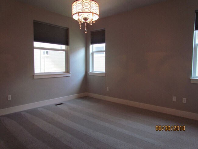 Building Photo - Beautiful 3 bed 2 bath in the popular Paramount community
