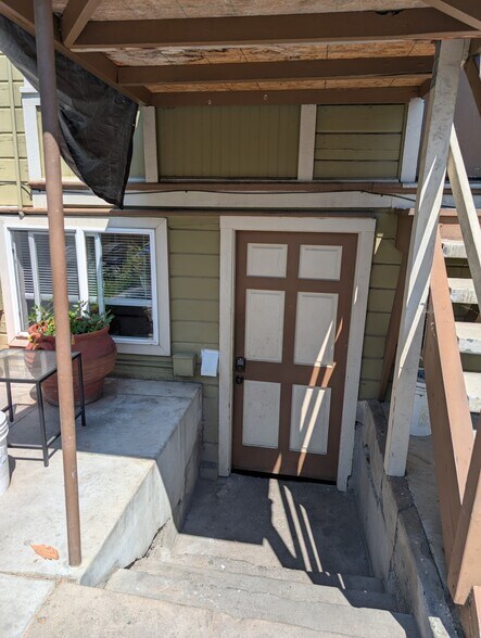 Primary Photo - 163 Gifford Ave