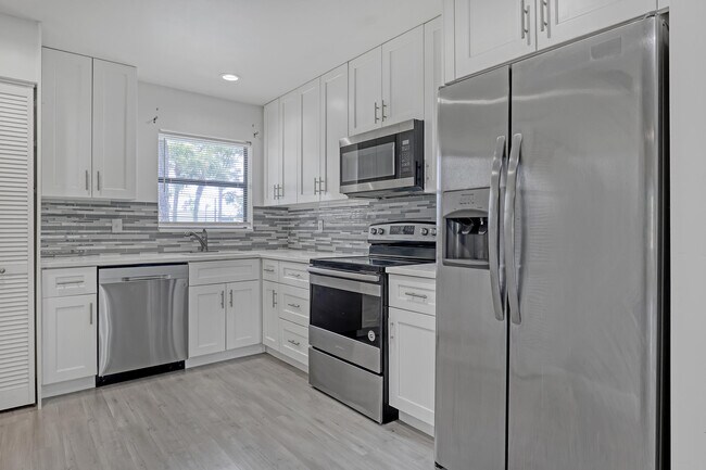 Building Photo - 4575 Lucerne Lakes Blvd W