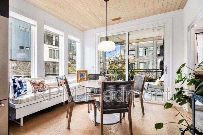 Building Photo - 395 Pratt Dr SE