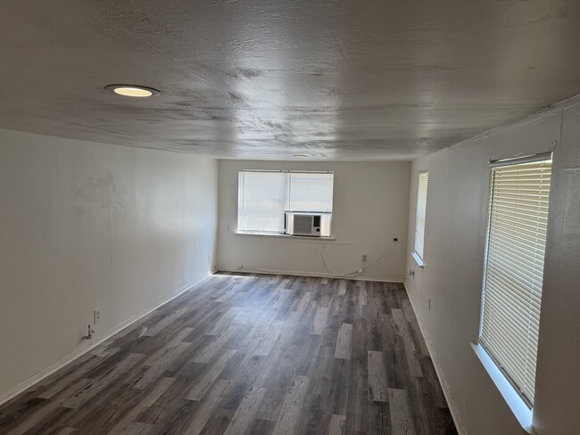 Building Photo - 401 Murdock Ave