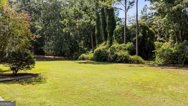 Building Photo - 611 Barrington Hills Dr