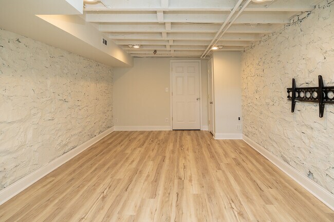 Building Photo - 2724 Hampden Ave