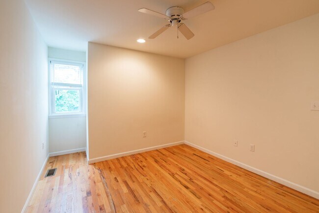 Building Photo - 330 N Preston St